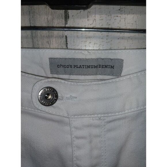 Chicos Platinum Denim Jeans White The Ultimate Fit Zip Ankle Size 1.5 - Picture 4 of 8
